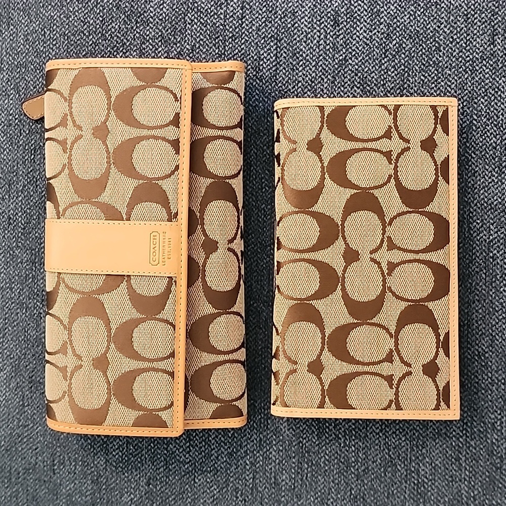 COACH Signature Canvas Wallet Tan Brown
